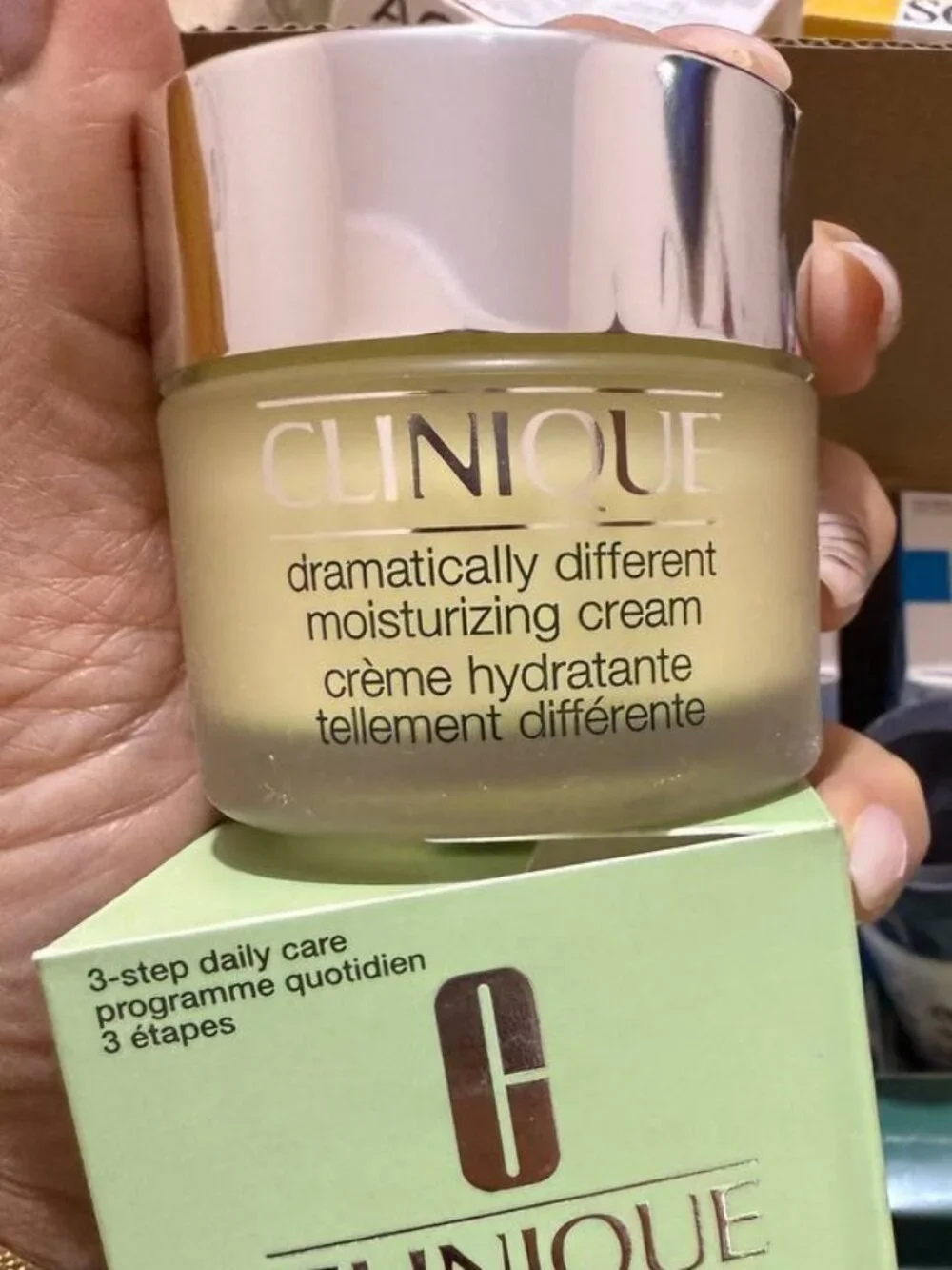 Clinique 3-Step Dramatically Different Moisturizing + Hydrating Face Cream - Picture 1 of 4
